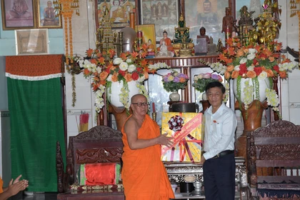 Chủ tịch Hội đồng Dân tộc Quốc hội chúc mừng đồng bào Khmer nhân Tết Chôl Chnăm Thmây