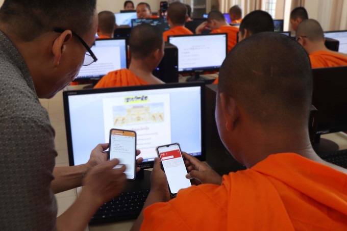 Số hóa đang thay đổi mạnh mẽ phương thức học tập, mang lại lợi ích thiết thực giúp học viên và tăng sinh tiếp thu kiến thức thuận tiện trên máy tính, laptop, tablet và smartphone. 5-img-3014.jpg