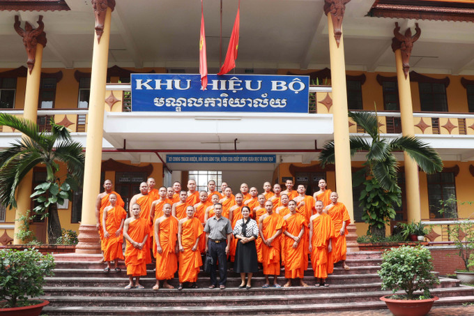 Toàn trường hiện có 1 phòng, 2 khoa và 7 lớp học được kết nối Internet nhằm phục vụ hiệu quả cho công tác giảng dạy và quản lý, đảm bảo chất lượng học tập. 9-img-3259.jpg
