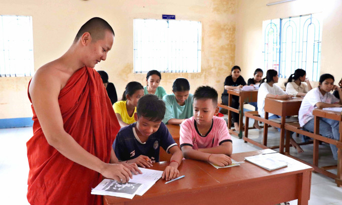 8-hoc-chu-khmer.jpg