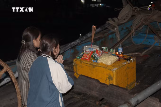 vna_potal_net_dep_van_hoa_trong_le_tuc_“cung_thuyen”_cua_ngu_dan_lang_bien_7218559.jpg