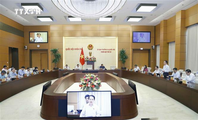 Một phiên họp của Ủy ban Thường vụ Quốc hội. Ảnh: Doãn Tấn - TTXVN vna_potal_ubtv_quoc_hoi_cho_y_kien_ve_du_an_luat_vien_thong_sua_doi_6896407.jpg