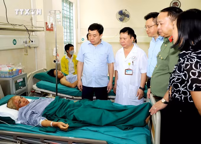 vna_potal_vu_sat_lo_dat_nghiem_trong_tai_ha_giang_tham_hoi_ho_tro_cac_gia_dinh_nan_nhan_co_nguoi_chet_va_bi_thuong_7481073.jpg