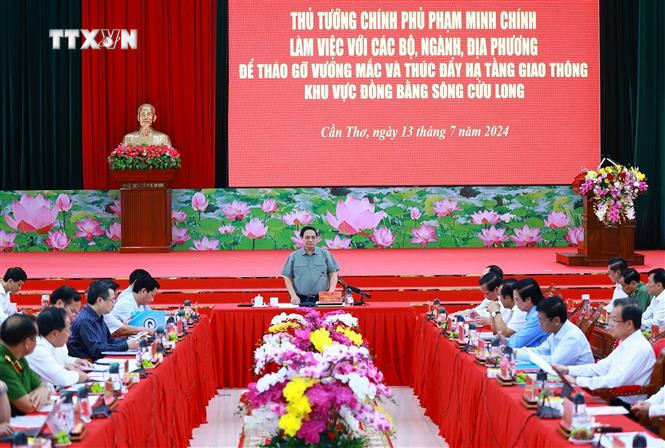 Thủ tướng Phạm Minh Chính phát biểu tại buổi làm việc với các bộ, ngành, địa phương để tháo gỡ vướng mắc và thúc đẩy hạ tầng giao thông khu vực Đồng bằng sông Cửu Long. Ảnh: Dương Giang-TTXVN vna_potal_thu_tuong_lam_viec_voi_cac_bo_nganh_dia_phuong_ve_thuc_day_ha_tang_giao_thong_khu_vuc_dbscl_7480617.jpg
