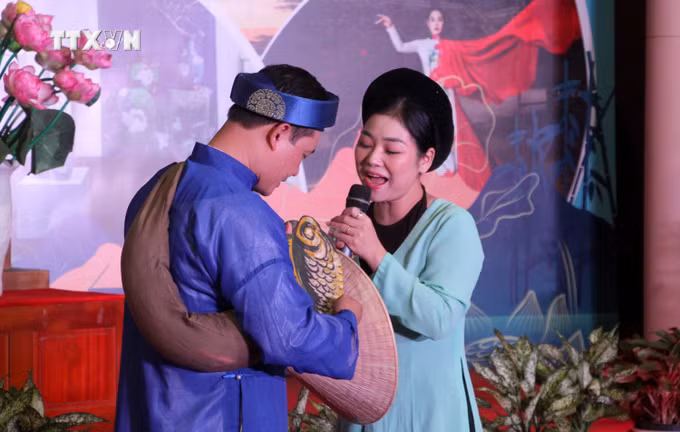 vna_potal_trung_bay_chuyen_de_“phu_tho_-_nghe_an_ket_noi_mien_di_san”_7717272.jpg
