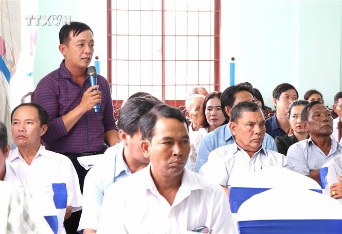 Đại diện Ủy ban MTTQ Việt Nam huyện Cầu Kè phát biểu kiến nghị với Đoàn giám sát. Ảnh: Thanh Hòa- TTXVN vna_potal_giam_sat_chuong_trinh_muc_tieu_quoc_gia_phat_trien_kinh_te-_xa_hoi_vung_dong_bao_dan_toc_thieu_so_va_mien_nui__tai_tra_vinh_7608479.jpg