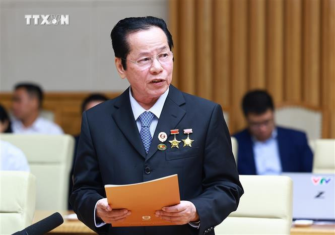 Ông Lê Văn Kiểm, Chủ tịch HĐQT Công ty TNHH KN phát biểu. Ảnh: Dương Giang-TTXVN vna_potal_thuong_truc_chinh_phu_lam_viec_voi_cac_doanh_nghiep_lon_ve_giai_phap_gop_phan_phat_trien_kinh_te-xa_hoi_7608401.jpg