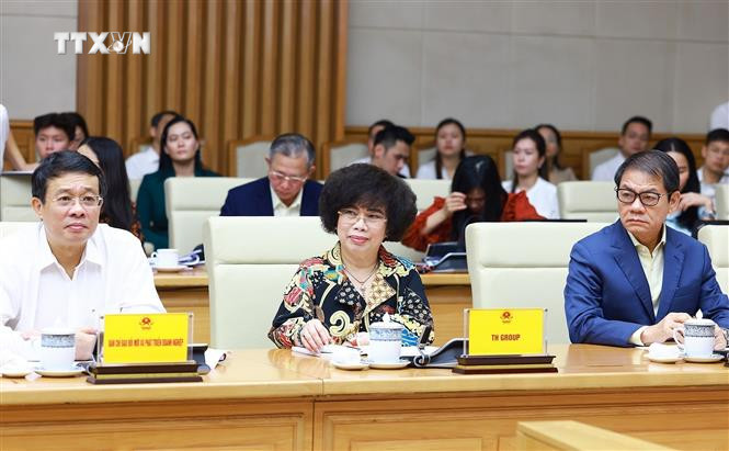 Lãnh đạo các doanh nghiệp tham dự hội nghị. Ảnh: Dương Giang-TTXVN vna_potal_thuong_truc_chinh_phu_lam_viec_voi_cac_doanh_nghiep_lon_ve_giai_phap_gop_phan_phat_trien_kinh_te-xa_hoi_7608272.jpg