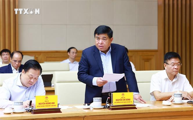 Bộ trưởng Bộ Kế hoạch và Đầu tư Nguyễn Chí Dũng phát biểu. Ảnh: Dương Giang-TTXVN vna_potal_thuong_truc_chinh_phu_lam_viec_voi_cac_doanh_nghiep_lon_ve_giai_phap_gop_phan_phat_trien_kinh_te-xa_hoi_7608269.jpg