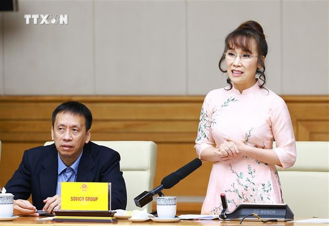 Bà Nguyễn Thị Phương Thảo, Chủ tịch Hội đồng quản trị SOVICO Group phát biểu. Ảnh: Dương Giang-TTXVN vna_potal_thuong_truc_chinh_phu_lam_viec_voi_cac_doanh_nghiep_lon_ve_giai_phap_gop_phan_phat_trien_kinh_te-xa_hoi_7608404.jpg
