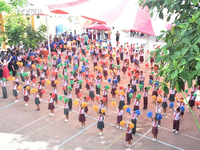 Ngày hội “Thiếu nhi Việt Nam - Học tập tốt, rèn luyện chăm” có sự tham gia gần 1.000 thiếu nhi trên địa bàn tỉnh. Ảnh Tuấn Phi-TTXVN vna_potal_thieu_nhi_dan_toc_thieu_so_soc_trang_tham_dui_ngay_hoi_“thieu_nhi_viet_nam_-_hoc_tap_tot_ren_luyen_cham”__7419996.jpg