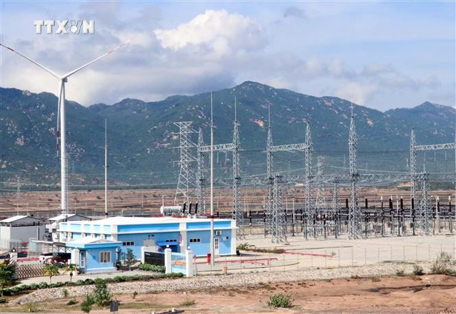 Vùng kinh tế trọng điểm phía Nam của tỉnh Ninh Thuận thu hút nhiều doanh nghiệp đầu tư vào lĩnh vực năng lượng tái tạo. Ảnh: Công Thử - TTXVN vna_potal_ninh_thuan_phat_trien_vung_kinh_te_trong_diem_phia_nam_tro_thanh_vung_kinh_te_dong_luc_7655494.jpg