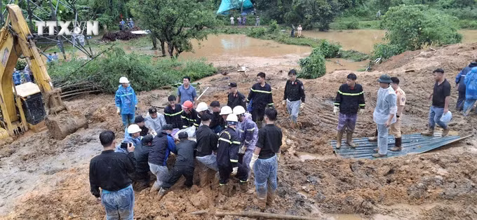 vna_potal_vu_sat_lo_nghiem_trong_tai_ha_giang_huy_dong_toi_da_luc_luong_tim_kiem_nan_nhan_mat_tich_7624455.jpg