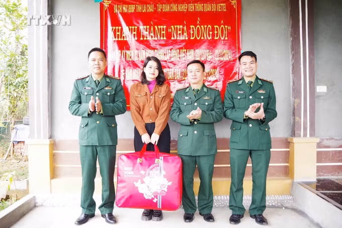 vna_potal_lai_chau_ban_giao_“nha_dong_doi”_tang_quan_nhan_kho_khan_7744245.jpg
