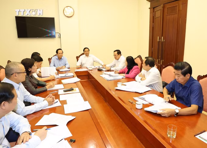 vna_potal_ngay_lam_viec_thu_hai_hoi_nghi_trung_uong_9_khoa_xiii_7381745.jpg