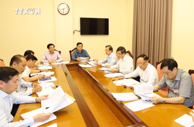 vna_potal_ngay_lam_viec_thu_hai_hoi_nghi_trung_uong_9_khoa_xiii__170654591_7381753.jpg
