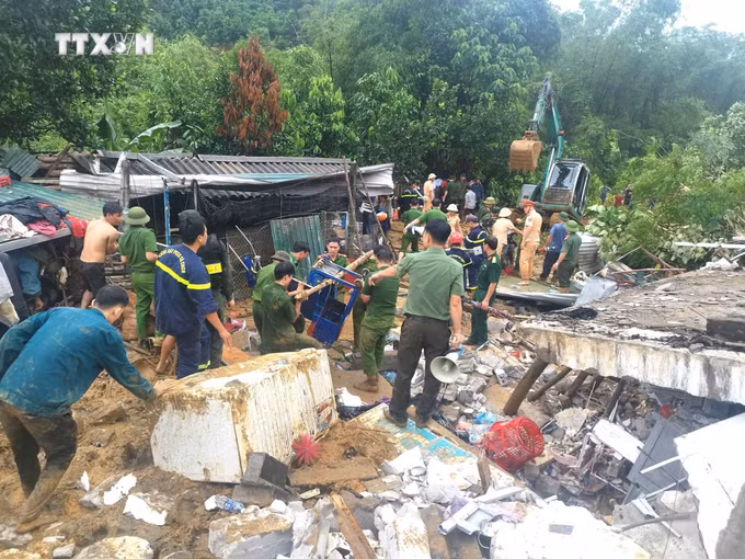 vna_potal_vu_sat_lo_nghiem_trong_tai_bac_quang_ha_giang_da_co_1_nguoi_chet_2_nguoi_mat_tich_4_nguoi_bi_thuong_7623279.jpg