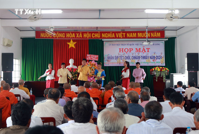 Quang cảnh buổi họp mặt. Ảnh: Phạm Minh Tuấn - TTXVN vna_potal_vinh_long_hop_mat_chuc_mung_tet_chol_chnam_thmay_7319988.jpg