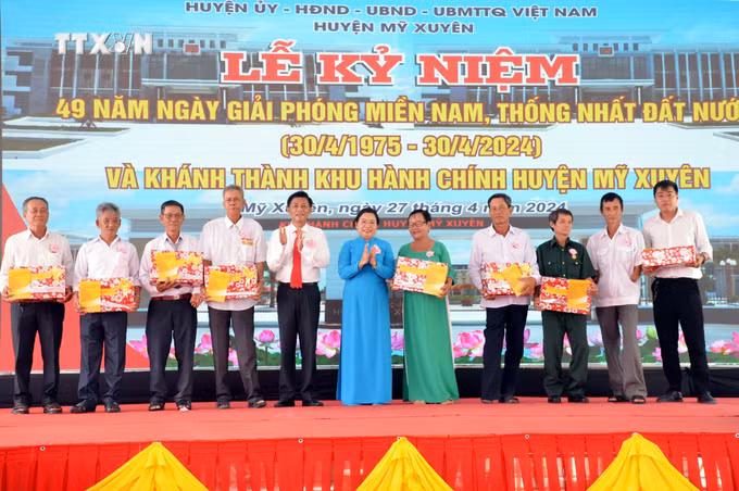 vna_potal_soc_trang_ky_niem_ngay_gpmn_va_khanh_thanh_tru_so_khu_hanh_chinh_moi_huyen_my_xuyen_7347374.jpg
