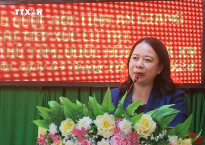 vna_potal_pho_chu_tich_nuoc_vo_thi_anh_xuan_tiep_xuc_cu_tri_thanh_pho_long_xuyen_tinh_an_giang_7633711.jpg
