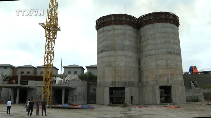 Hiện trường xảy ra vụ tai nạn lao động thương tâm tại Nhà máy nghiền xỉ phốt pho, xỉ lò cao tại Khu công nghiệp Tằng Loỏng, huyện Bảo Thắng, tỉnh Lào Cai. Ảnh: TTXVN phát vna_potal_tham_hoi_ho_tro_cac_nan_nhan_trong_vu_tai_nan_lao_dong_tai_lao_cai_7518520.jpg
