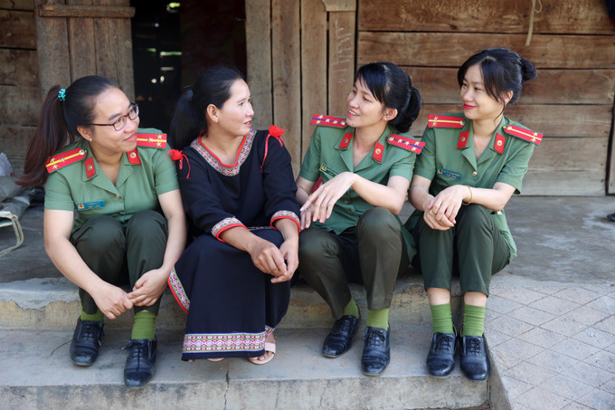Thông qua chủ trương xây dựng 1.200 căn nhà nhằm thúc đẩy sự tham gia của quần chúng nhân dân đối với phong trào Toàn dân bảo vệ an ninh Tổ quốc. Ảnh: Hoài Thu – TTXVN a8.JPG