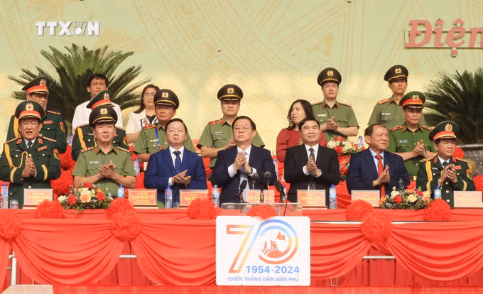 vna_potal_tong_duyet_le_ky_niem_70_nam_chien_thang_dien_bien_phu_7359881.jpg