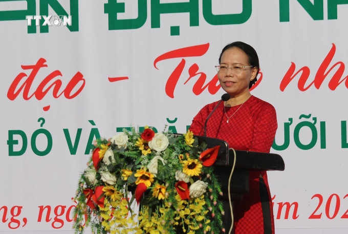 Phó Chủ tịch UBND tỉnh Sóc Trăng Huỳnh Thị Diễm Ngọc phát biểu tại lễ phát động. Ảnh Tuấn Phi - TTXVN vna_potal_soc_trang_le_phat_dong_thang_nhan_dao_nam_2024__7360069.jpg