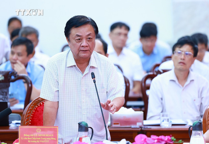 Bộ trưởng Bộ Nông nghiệp và Phát triển nông thôn Lê Minh Hoan phát biểu. Ảnh: Dương Giang - TTXVN vna_potal_thu_tuong_lam_viec_voi_cac_bo_nganh_dia_phuong_ve_thuc_day_ha_tang_giao_thong_khu_vuc_dbscl_7480680.jpg