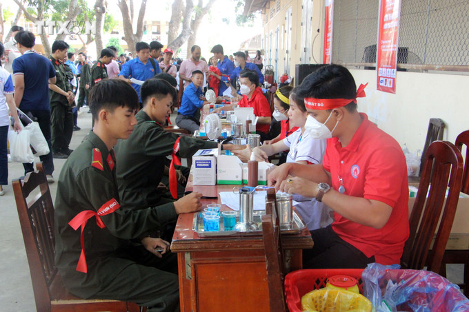 Chương trình có sự tham gia, hưởng ứng của đông đảo chiến sĩ Trung đoàn Cảnh sát Cơ động Tây Nam Bộ. Ảnh: Trung Kiên - TTXVN vna_potal_chuong_trinh_chu_nhat_do_nam_2024_tai_can_tho_7286655.jpg
