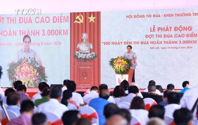 vna_potal_thu_tuong_phat_dong_500_ngay_dem_thi_dua_hoan_thanh_3000_km_duong_bo_cao_toc_7543597.jpg