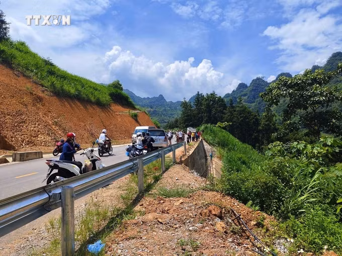vna_potal_ha_giang_xe_o_to_lao_xuong_vuc_chay_tro_khung_khien_1_nguoi_chet_1_nguoi_bi_thuong_nang_7544147.jpg