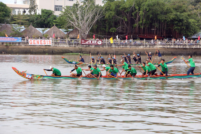 Sáng 1/12/2024, thành phố Cần Thơ tổ chức khai mạc Giải vô địch đua ghe Ngo năm 2024, với sự tham gia của hơn 200 vận động viên đến từ 13 đơn vị trên địa bàn. Ảnh: Trung Kiên - TTXVN vna_potal_giai_vo_dich_dua_ghe_ngo_thanh_pho_can_tho_nam_2024_7732987.jpg