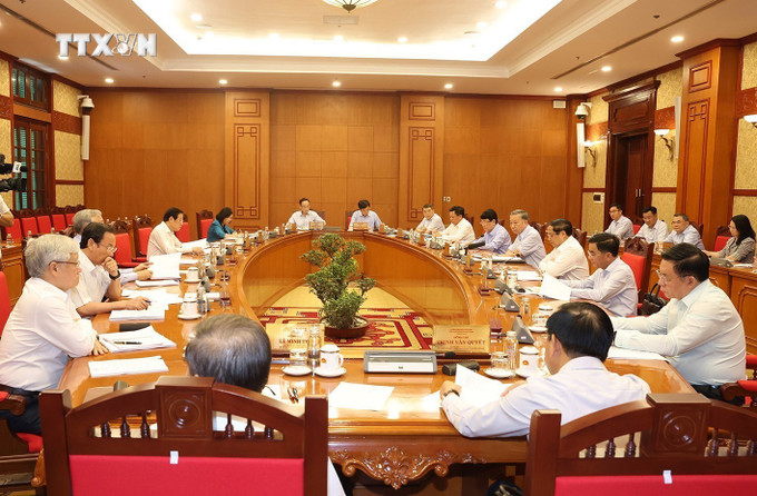Cuộc họp của Bộ Chính trị, Ban Bí thư để chỉ đạo việc tập trung khắc phục hậu quả mưa lũ do ảnh hưởng của cơn bão số 3 và chủ động ứng phó với mưa lũ, sạt lở đất trong thời gian tới. Ảnh: Trí Dũng - TTXVN vna_potal_bo_chinh_tri_ban_bi_thu_chi_dao_khac_phuc_hau_qua_bao_so_3__7583115.jpg