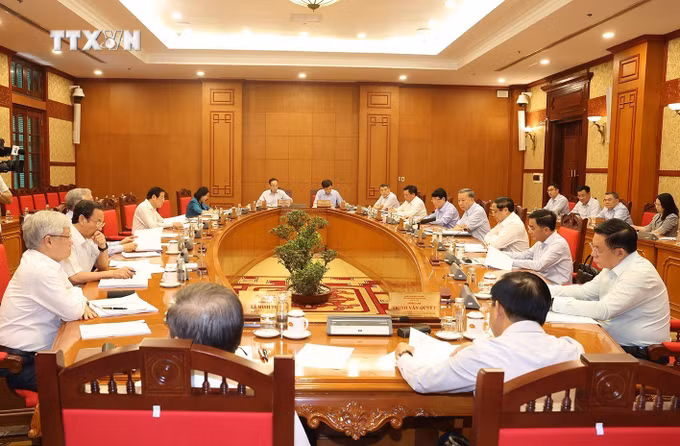 vna_potal_bo_chinh_tri_ban_bi_thu_chi_dao_khac_phuc_hau_qua_bao_so_3__7583115.jpg