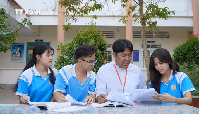 vna_potal_em_danh_sa_rum_-_hoc_sinh_khmer_dat_nhieu_thanh_tich_xuat_sac_trong_hoc_tap_7234125.jpg