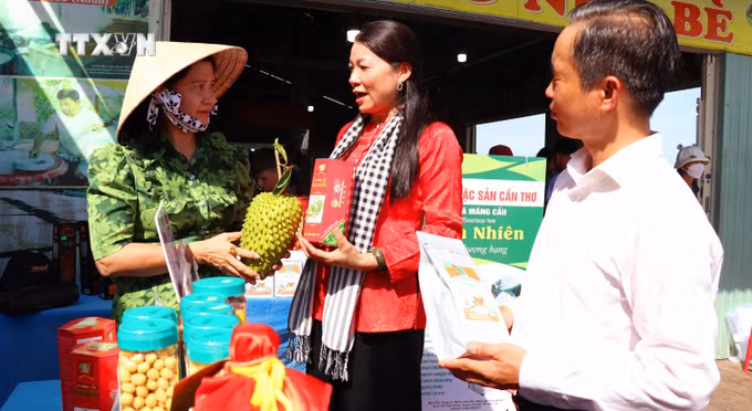 vna_potal_quang_ba_gioi_thieu_san_pham_ocop_thanh_pho_can_tho_tai_cho_noi_cai_rang_6819085.jpg