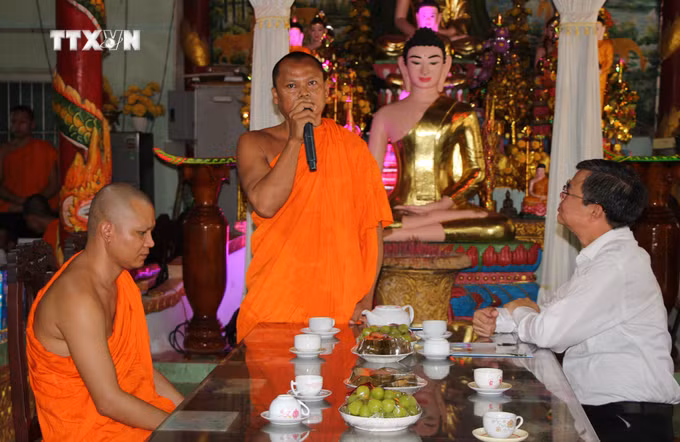 vna_potal_lanh_dao_tinh_hau_giang_chuc_mung_le_sene_dolta_nam_2024_tai_thanh_pho_vi_thanh___7624049.jpg