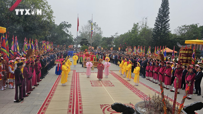 Quang cảnh lễ khai hội. Ảnh: Tạ Toàn - TTXVN vna_potal_phu_tho_hoanh_trang_le_khai_hoi_den_mau_au_co_7227628.jpg