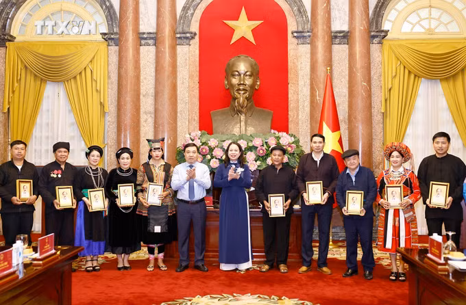 vna_potal_pho_chu_tich_nuoc_gap_mat_doan_dai_bieu_dan_toc_thieu_so_tieu_bieu_tinh_ha_giang_7656848.jpg