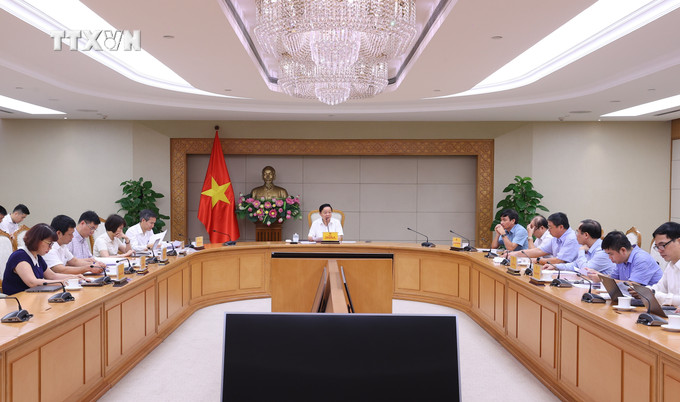 Phó Thủ tướng Trần Hồng Hà chủ trì cuộc họp. Ảnh: Văn Điệp - TTXVN vna_potal_pho_thu_tuong_tran_hong_ha_hop_ve_du_an_luat_dia_chat_va_khoang_san_7556528.jpg