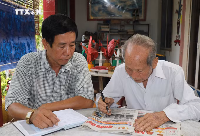 vna_potal_hai_cha_con_tam_huyet_voi_viec_truy_tim_than_nhan_liet_si__7496308.jpg