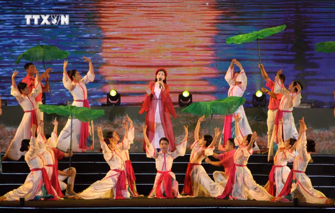 vna_potal_le_ky_niem_10_nam_dan_ca_vi_giam_nghe_tinh_duoc_unesco_ghi_danh_7720272.jpg