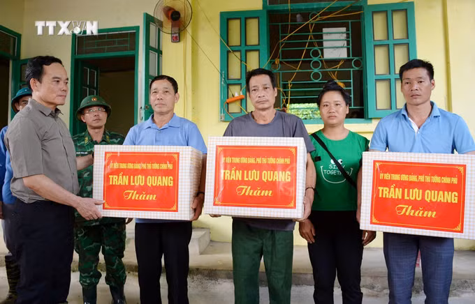 vna_potal_pho_thu_tuong_tran_luu_quang_kiem_tra_khac_phuc_hau_qua_lu_quet_o_dien_bien_7520663.jpg