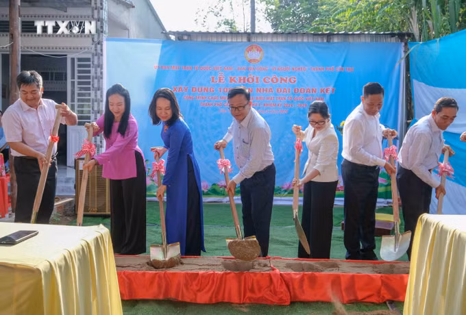 vna_potal_can_tho_khoi_cong_100_can_nha_dai_doan_ket_cho_ho_ngheo_7264800.jpg