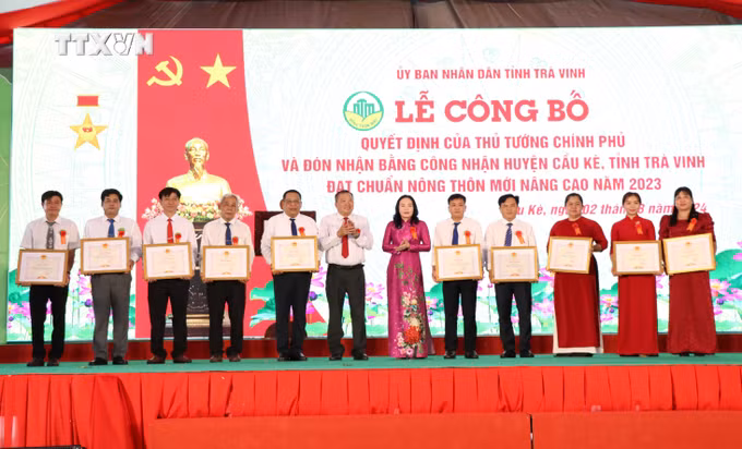 vna_potal_huyen_cau_ke_tra_vinh_dat_chuan_nong_thon_moi_nang_cao_7518020.jpg
