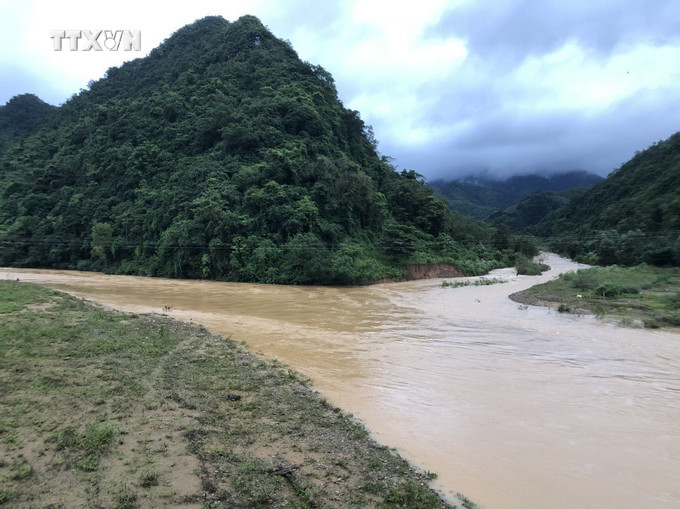 Nước sông ở Quảng Trị đang lên cao. Ảnh: TTXVN phát vna_potal_quang_tri_mua_lon_khien_nhieu_dia_phuong_bi_ngap_lut_7078807.jpg