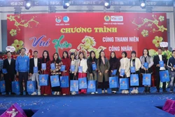 Cùng nhân dân vui Xuân, đón Tết