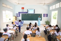 Triển khai dạy học tiếng dân tộc thiểu số với trọng tâm là tiếng Khmer và Chăm