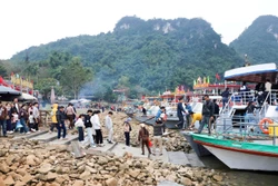 Siết chặt quản lý giao thông đường thủy khu vực lòng hồ sông Đà